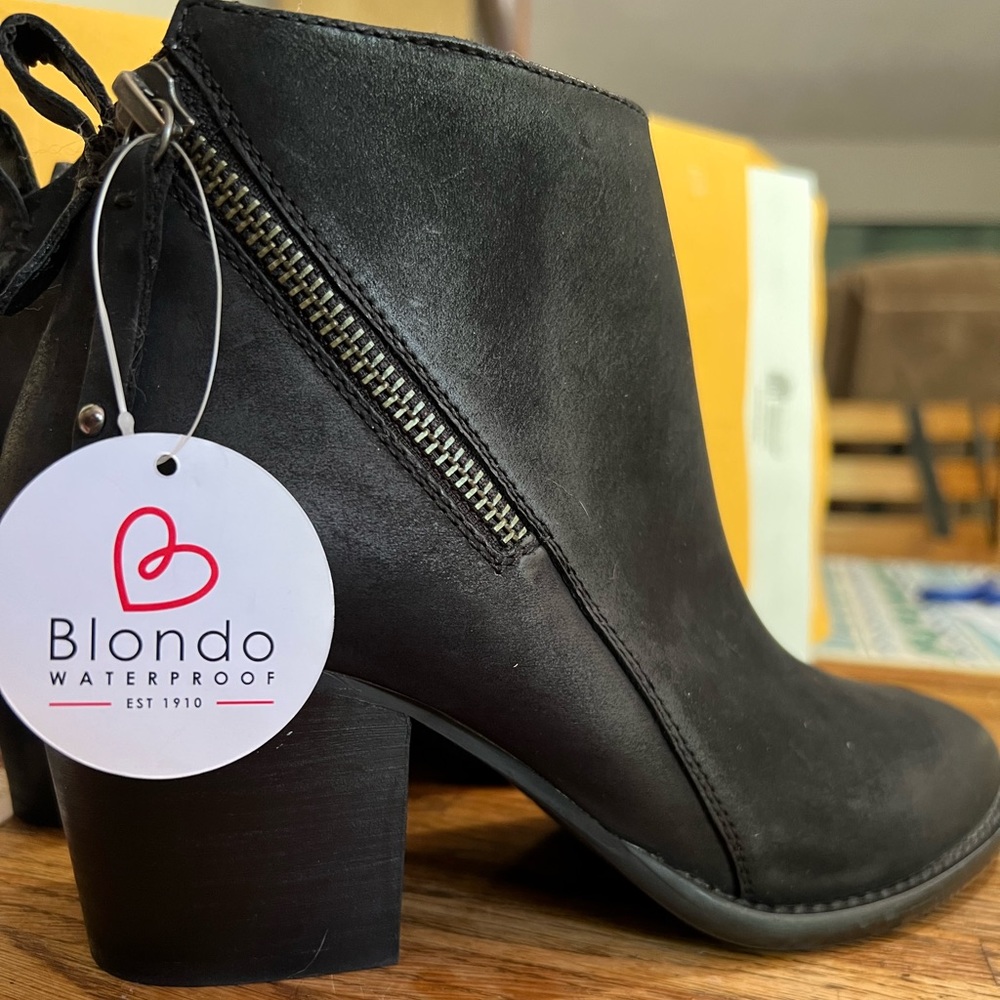 NWT Nivada Leather Waterproof bootie size 7.5